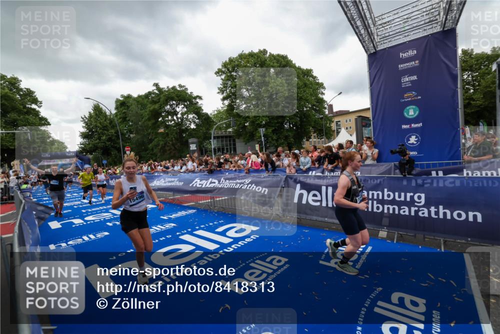 29.06.2025 - hella hamburg halbmarathon Zöllner http://msf.ph/oto/8418313 29.06.2025 10:51:48 Ziel 2396, 6286, 7224, 8710, 8819, 12224, 14458, 15427, 15496, 15727, 15831, 15899, 16907, 17682, 19053 meine-sportfotos.de