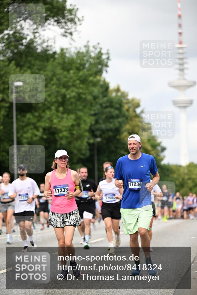 29.06.2025 - hella hamburg halbmarathon Dr. Thomas Lammeyer http://msf.ph/oto/8418324 29.06.2025 10:45:43 Kennedybrücke 1731, 2805, 3344, 4044, 4412, 4638, 4774, 5549, 5688, 5928, 6088, 7293, 7661, 7829, 8769, 9009, 10269, 10407, 10644, 11166, 11209, 11371 meine-sportfotos.de