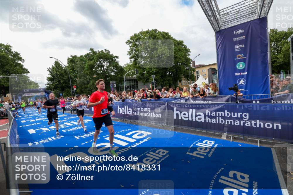 29.06.2025 - hella hamburg halbmarathon Zöllner http://msf.ph/oto/8418331 29.06.2025 10:29:32 Ziel 2021, 2180, 8784, 9137, 10156, 10790, 12234, 15880, 16118, 17197, 18737, 19203 meine-sportfotos.de