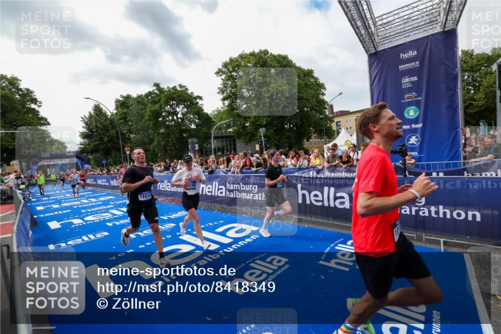 29.06.2025 - hella hamburg halbmarathon Zöllner http://msf.ph/oto/8418349 29.06.2025 10:29:33 Ziel 2021, 2180, 8784, 9137, 10156, 10790, 12234, 15880, 16118, 17197, 18737 meine-sportfotos.de