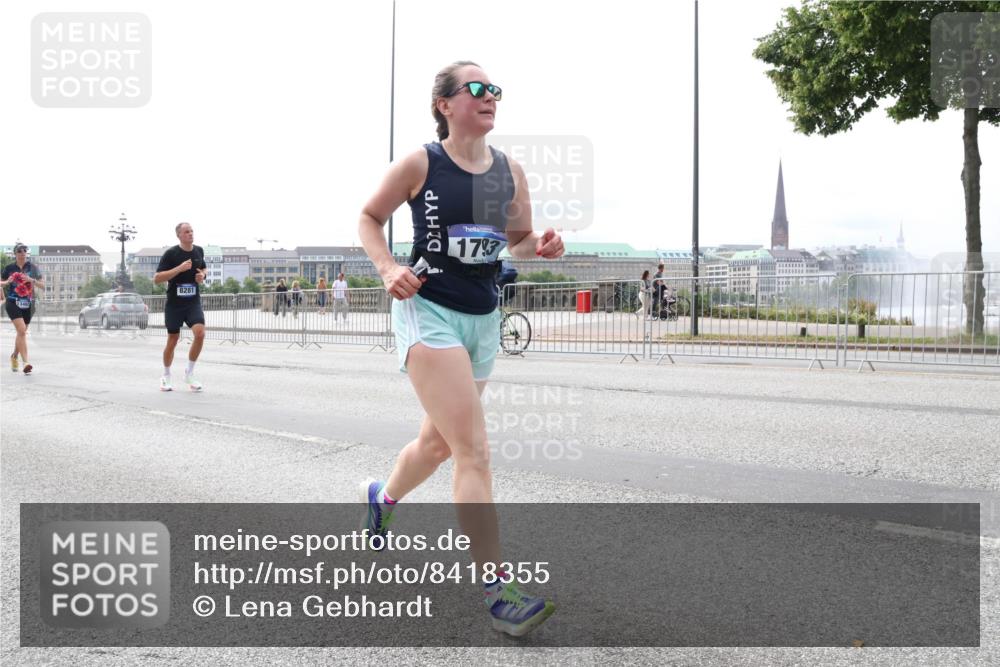 29.06.2025 - hella hamburg halbmarathon Lena Gebhardt http://msf.ph/oto/8418355 29.06.2025 10:27:07 Lombardsbrücke 1793, 1530, 1793, 1973, 2045, 2306, 2643, 2775, 4358, 4507, 4509, 5494, 5495, 5707, 5825, 6259, 6625, 6637, 7069, 7234, 7314, 7944, 8056, 8281, 9186, 9349, 10077, 10465, 11110, 11270, 11740, 11766, 12071, 13462, 14020, 14021, 15027, 15108, 15641, 15878, 16479, 16788, 17049, 17300, 17445, 17675, 18074, 18097, 18516, 18962, 18976, 18978 meine-sportfotos.de