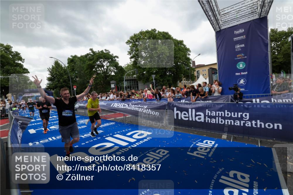 29.06.2025 - hella hamburg halbmarathon Zöllner http://msf.ph/oto/8418357 29.06.2025 10:51:49 Ziel 2396, 6286, 7224, 8710, 8819, 9793, 12224, 15427, 15496, 15727, 15831, 15899, 16907, 17682, 19053 meine-sportfotos.de