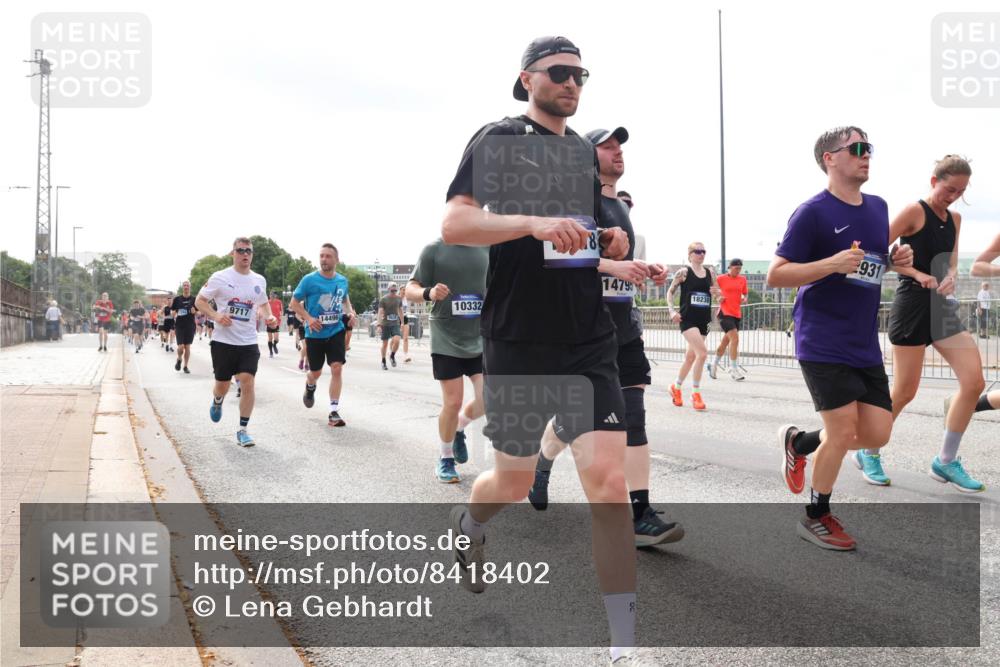 29.06.2025 - hella hamburg halbmarathon Lena Gebhardt http://msf.ph/oto/8418402 29.06.2025 10:18:05 Lombardsbrücke 9717, 14496, 10332, 8, 14799, 18238, 2931, 1015, 1159, 1160, 1268, 1274, 1325, 1458, 1554, 1622, 1641, 1749, 1795, 1982, 2087, 2094, 2147, 2335, 2548, 2634, 2931, 3125, 3138, 3292, 3321, 3482, 3977, 4710, 4738, 4804, 5002, 5004, 5290, 5611, 5733, 5909, 6254, 6270, 7094, 7258, 7413, 7641, 7649, 7838, 7882, 7883, 8067, 8128, 8144, 8248, 8607, 8799, 9400, 9539, 9717, 9734, 9798, 9834, 9844, 9964, 10174, 10332, 10509, 10908, 12498 meine-sportfotos.de