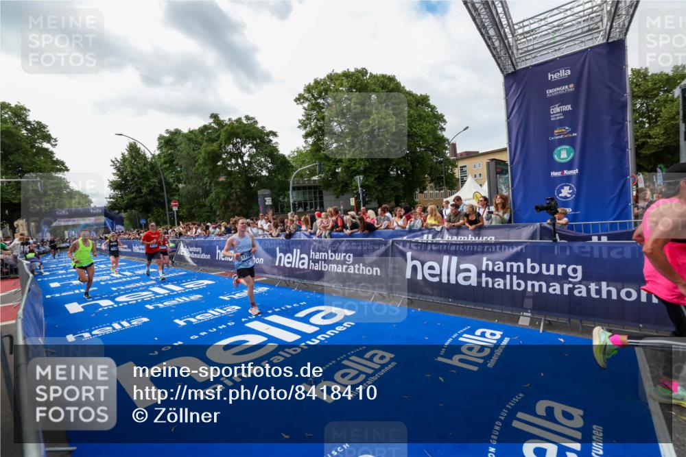 29.06.2025 - hella hamburg halbmarathon Zöllner http://msf.ph/oto/8418410 29.06.2025 10:29:35 Ziel 2021, 2180, 6781, 8784, 9137, 10790, 16118, 17197, 18422, 18699, 19204 meine-sportfotos.de