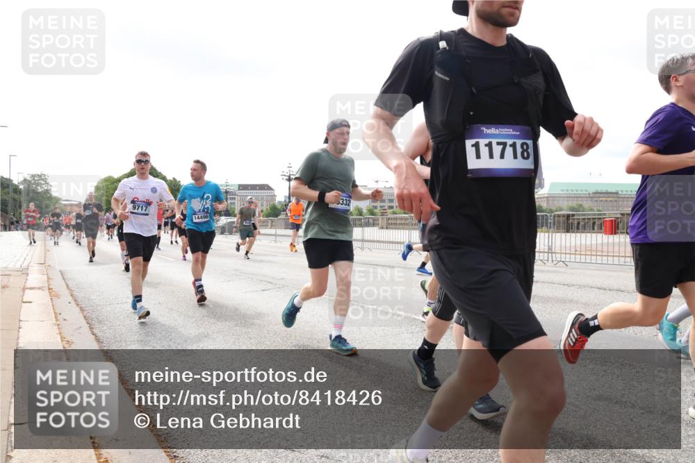 29.06.2025 - hella hamburg halbmarathon Lena Gebhardt http://msf.ph/oto/8418426 29.06.2025 10:18:05 Lombardsbrücke 9717, 14496, 332, 11718, 1015, 1159, 1160, 1268, 1274, 1325, 1458, 1554, 1622, 1641, 1749, 1795, 1982, 2087, 2094, 2147, 2335, 2548, 2634, 2931, 3125, 3138, 3292, 3321, 3482, 3977, 4710, 4738, 4804, 5002, 5004, 5290, 5611, 5733, 5909, 6254, 6270, 7094, 7258, 7413, 7641, 7649, 7838, 7882, 7883, 8067, 8128, 8144, 8248, 8607, 8799, 9400, 9539, 9717, 9734, 9798, 9834, 9844, 9964, 10174, 10332, 10509, 10908, 12498 meine-sportfotos.de