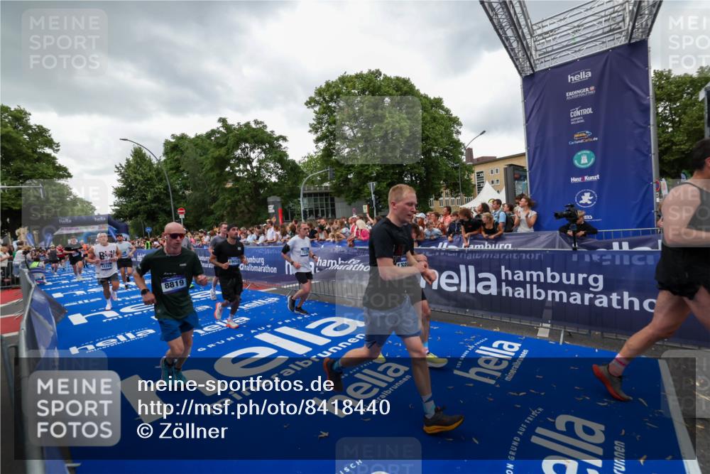 29.06.2025 - hella hamburg halbmarathon Zöllner http://msf.ph/oto/8418440 29.06.2025 10:51:53 Ziel 2396, 2818, 2823, 2880, 4297, 7224, 8710, 8819, 8856, 9793, 9959, 12224, 13799, 15427, 15727, 16907, 17682, 17815, 17962, 19053, 19137 meine-sportfotos.de