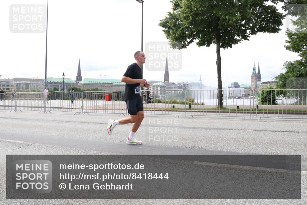 29.06.2025 - hella hamburg halbmarathon Lena Gebhardt http://msf.ph/oto/8418444 29.06.2025 10:27:09 Lombardsbrücke 8281, 1530, 1793, 1973, 2045, 2306, 2775, 4358, 4507, 4509, 5494, 5495, 5707, 5825, 6259, 6625, 6637, 7069, 7234, 7314, 7944, 8056, 8281, 9186, 9349, 10077, 10465, 11110, 11740, 11766, 12071, 13462, 14020, 14021, 15027, 15108, 15641, 15878, 16479, 16788, 17049, 17300, 17445, 18074, 18097, 18516, 18962, 18976, 18978 meine-sportfotos.de