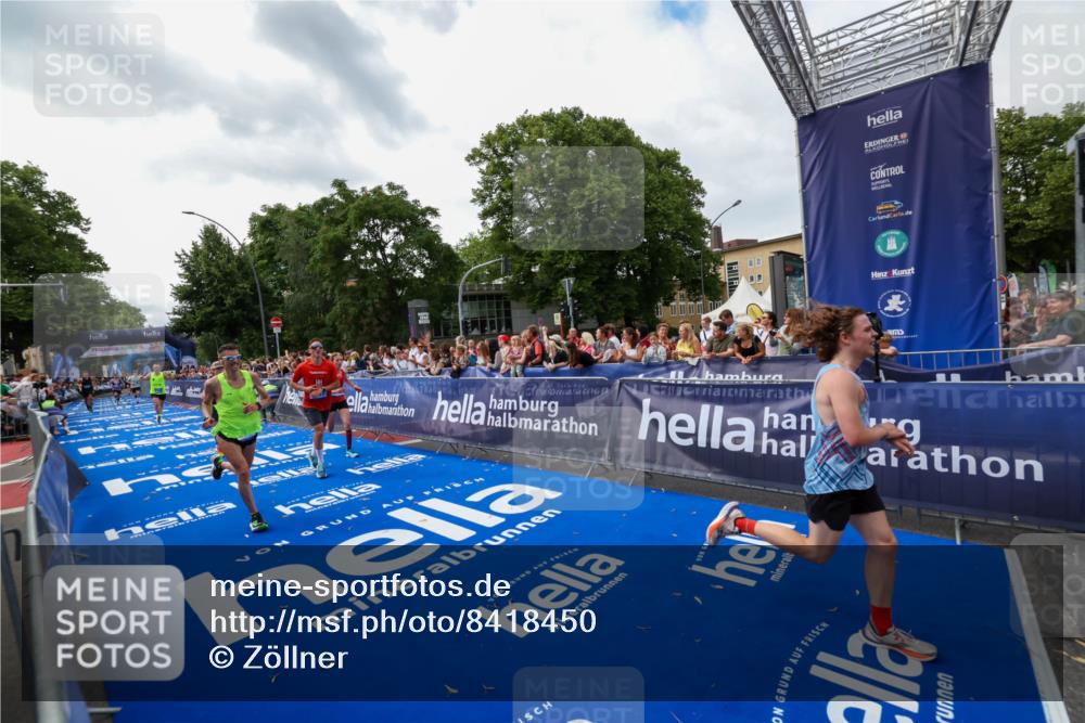 29.06.2025 - hella hamburg halbmarathon Zöllner http://msf.ph/oto/8418450 29.06.2025 10:29:36 Ziel 2021, 2180, 6781, 8784, 9137, 10790, 17197, 18422, 18699, 19204 meine-sportfotos.de
