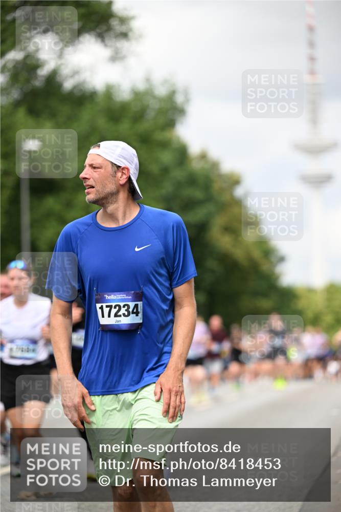 29.06.2025 - hella hamburg halbmarathon Dr. Thomas Lammeyer http://msf.ph/oto/8418453 29.06.2025 10:45:46 Kennedybrücke 1314, 1731, 2229, 2805, 3344, 3694, 4412, 4638, 4774, 5549, 5688, 5928, 6088, 7661, 7821, 8293, 8769, 9009, 9370, 10027, 10407, 10644, 11166, 11209, 11371 meine-sportfotos.de