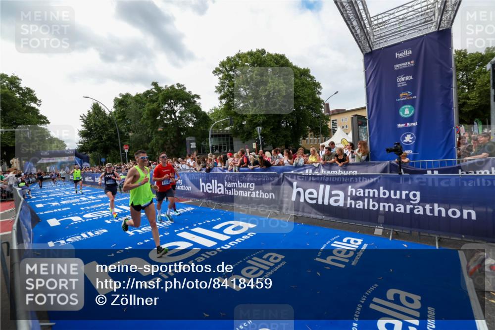 29.06.2025 - hella hamburg halbmarathon Zöllner http://msf.ph/oto/8418459 29.06.2025 10:29:36 Ziel 2021, 2180, 6781, 8784, 9137, 10790, 17197, 18422, 18699, 19204 meine-sportfotos.de
