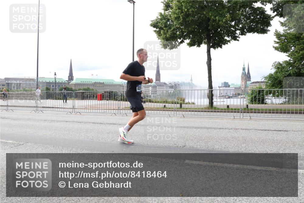 29.06.2025 - hella hamburg halbmarathon Lena Gebhardt http://msf.ph/oto/8418464 29.06.2025 10:27:09 Lombardsbrücke 1530, 1793, 1973, 2045, 2306, 2775, 4358, 4507, 4509, 5494, 5495, 5707, 5825, 6259, 6625, 6637, 7069, 7234, 7314, 7944, 8056, 8281, 9186, 9349, 10077, 10465, 11110, 11740, 11766, 12071, 13462, 14020, 14021, 15027, 15108, 15641, 15878, 16479, 16788, 17049, 17300, 17445, 18074, 18097, 18516, 18962, 18976, 18978 meine-sportfotos.de
