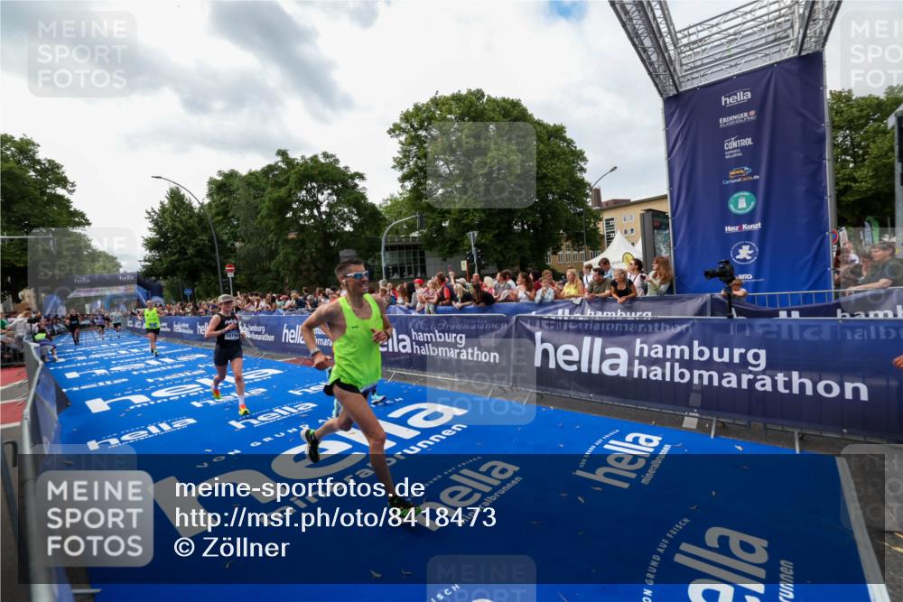 29.06.2025 - hella hamburg halbmarathon Zöllner http://msf.ph/oto/8418473 29.06.2025 10:29:37 Ziel 2021, 2180, 6781, 8784, 9137, 10790, 17197, 18422, 18699, 19204 meine-sportfotos.de