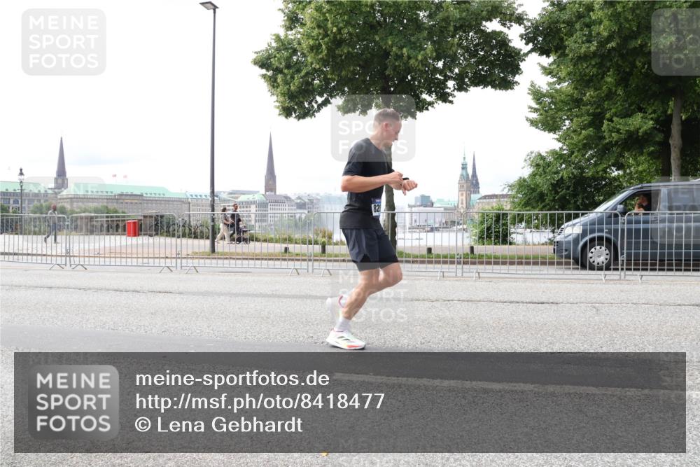 29.06.2025 - hella hamburg halbmarathon Lena Gebhardt http://msf.ph/oto/8418477 29.06.2025 10:27:09 Lombardsbrücke 821, 1530, 1793, 1973, 2045, 2306, 2775, 4358, 4507, 4509, 5494, 5495, 5707, 5825, 6259, 6625, 6637, 7069, 7234, 7314, 7944, 8056, 8281, 9186, 9349, 10077, 10465, 11110, 11740, 11766, 12071, 13462, 14020, 14021, 15027, 15108, 15641, 15878, 16479, 16788, 17049, 17300, 17445, 18074, 18097, 18516, 18962, 18976, 18978 meine-sportfotos.de