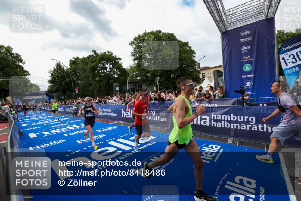 29.06.2025 - hella hamburg halbmarathon Zöllner http://msf.ph/oto/8418486 29.06.2025 10:29:37 Ziel 2021, 2180, 6781, 8784, 9137, 10790, 17197, 18422, 18699, 19204 meine-sportfotos.de