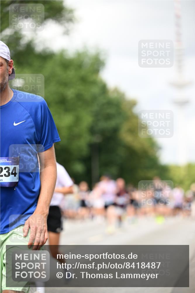 29.06.2025 - hella hamburg halbmarathon Dr. Thomas Lammeyer http://msf.ph/oto/8418487 29.06.2025 10:45:47 Kennedybrücke 1314, 1731, 2229, 2805, 3344, 3694, 4412, 4638, 4774, 5086, 5549, 5688, 5928, 6088, 7661, 7821, 8293, 8769, 9009, 9370, 10027, 10407, 11166, 11209, 11371 meine-sportfotos.de