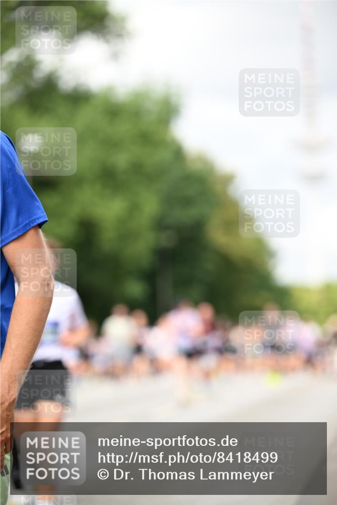 29.06.2025 - hella hamburg halbmarathon Dr. Thomas Lammeyer http://msf.ph/oto/8418499 29.06.2025 10:45:48 Kennedybrücke 1314, 1731, 2229, 2805, 3344, 3694, 4412, 4638, 4774, 5086, 5549, 5688, 5928, 7661, 7821, 8293, 8769, 9009, 9370, 10027, 10407, 11166, 11209, 11371 meine-sportfotos.de