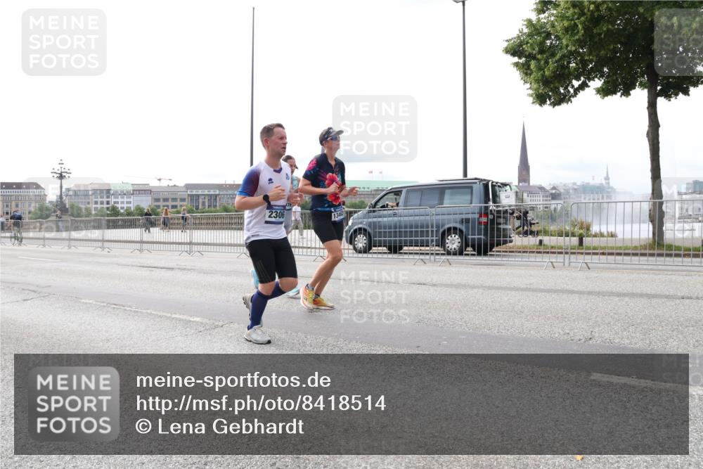 29.06.2025 - hella hamburg halbmarathon Lena Gebhardt http://msf.ph/oto/8418514 29.06.2025 10:27:11 Lombardsbrücke 2306, 13462, 1530, 1793, 1973, 2045, 2306, 2775, 4358, 4507, 4509, 5494, 5495, 5707, 5825, 6259, 6625, 6637, 7069, 7234, 7314, 7944, 8056, 8281, 9349, 10077, 10465, 11110, 11256, 11740, 11766, 12071, 12500, 13462, 14020, 14021, 15027, 15108, 15641, 15878, 16479, 17049, 17445, 18097, 18516, 18962, 18976, 18978 meine-sportfotos.de