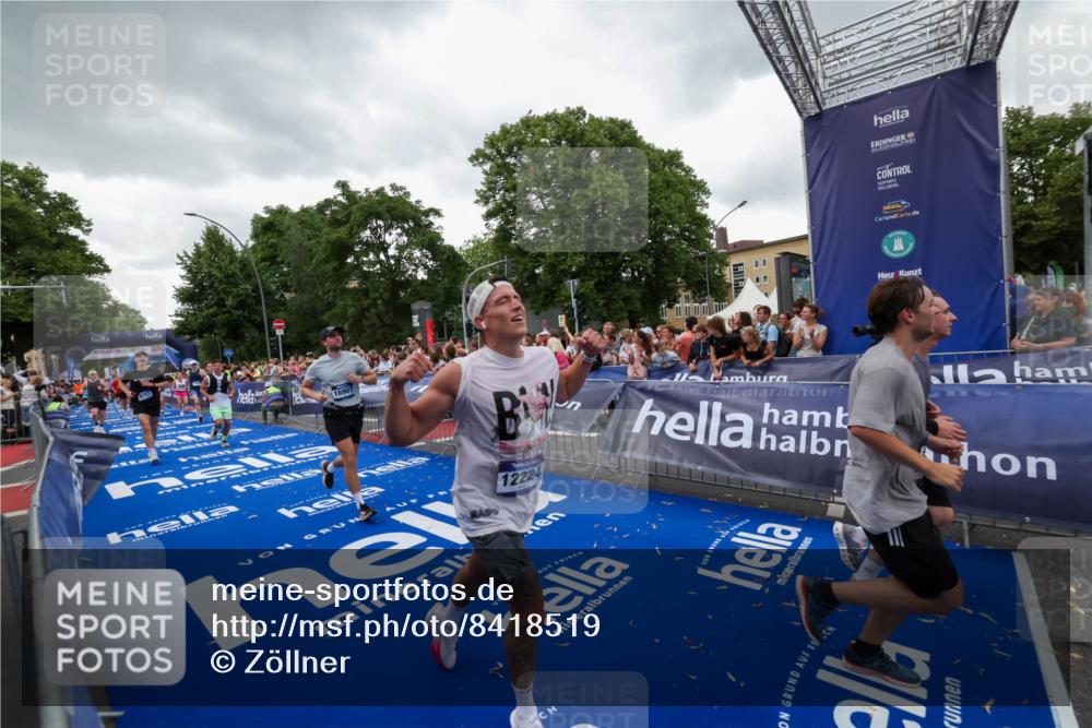 29.06.2025 - hella hamburg halbmarathon Zöllner http://msf.ph/oto/8418519 29.06.2025 10:51:55 Ziel 2396, 2818, 2823, 2880, 4297, 5102, 8710, 8856, 9793, 9959, 12224, 13799, 15427, 15690, 16907, 17815, 17962, 19137 meine-sportfotos.de