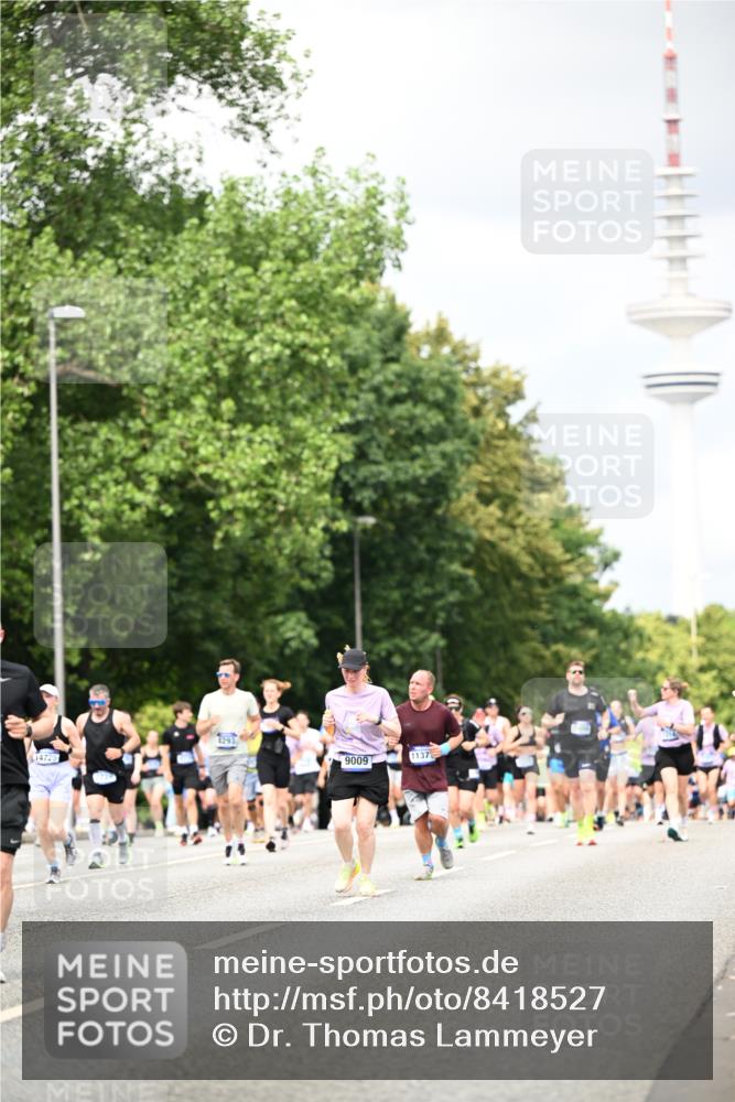 29.06.2025 - hella hamburg halbmarathon Dr. Thomas Lammeyer http://msf.ph/oto/8418527 29.06.2025 10:45:49 Kennedybrücke 1314, 1536, 2229, 2805, 3344, 3694, 4412, 4774, 5086, 5549, 5688, 5928, 6846, 7661, 7821, 8293, 8769, 9009, 9370, 10027, 10407, 11166, 11209, 11371 meine-sportfotos.de