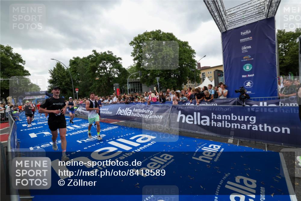 29.06.2025 - hella hamburg halbmarathon Zöllner http://msf.ph/oto/8418589 29.06.2025 10:51:57 Ziel 2818, 2823, 2880, 4297, 5102, 7724, 8856, 9793, 9959, 10057, 13799, 15427, 15690, 17815, 17962, 18869, 19137 meine-sportfotos.de