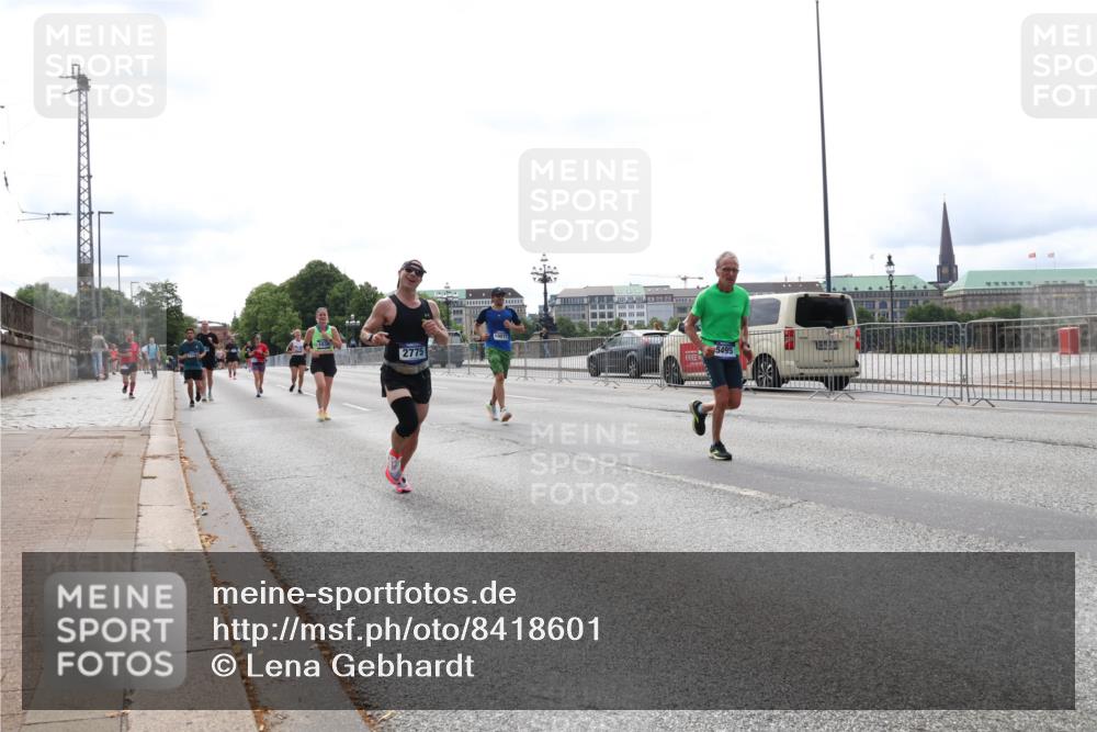 29.06.2025 - hella hamburg halbmarathon Lena Gebhardt http://msf.ph/oto/8418601 29.06.2025 10:27:15 Lombardsbrücke 2775, 5495, 1530, 1793, 1973, 2045, 2306, 2775, 4358, 4372, 5285, 5494, 5495, 5707, 5825, 6259, 6637, 7069, 7234, 7314, 7944, 8056, 8281, 9349, 10077, 10465, 11110, 11256, 11740, 11766, 12071, 12500, 13462, 14020, 14021, 15108, 15641, 16479, 17049, 17445, 18097, 18766, 18962, 18976, 18978 meine-sportfotos.de