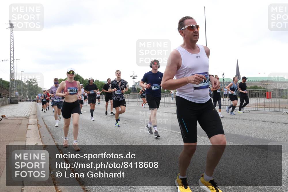 29.06.2025 - hella hamburg halbmarathon Lena Gebhardt http://msf.ph/oto/8418608 29.06.2025 10:52:09 Lombardsbrücke 12510, 17277, 10533, 11375, 1418, 1978, 3038, 3240, 3645, 3991, 4087, 4273, 4436, 4598, 4606, 4815, 5062, 5262, 5534, 6386, 6403, 6404, 6406, 6456, 6604, 6671, 6947, 6985, 7682, 7690, 7691, 7735, 7812, 8194, 8196, 8250, 8251, 8621, 9220, 9368, 9460, 9590, 9594, 9673, 9730, 9731, 10296, 10342, 10521, 10533, 10634, 10673, 10693, 10830, 10884, 11084, 11101, 11126, 11127, 11297, 11375, 11736, 11875, 11899, 11974, 12065, 12546, 12558 meine-sportfotos.de