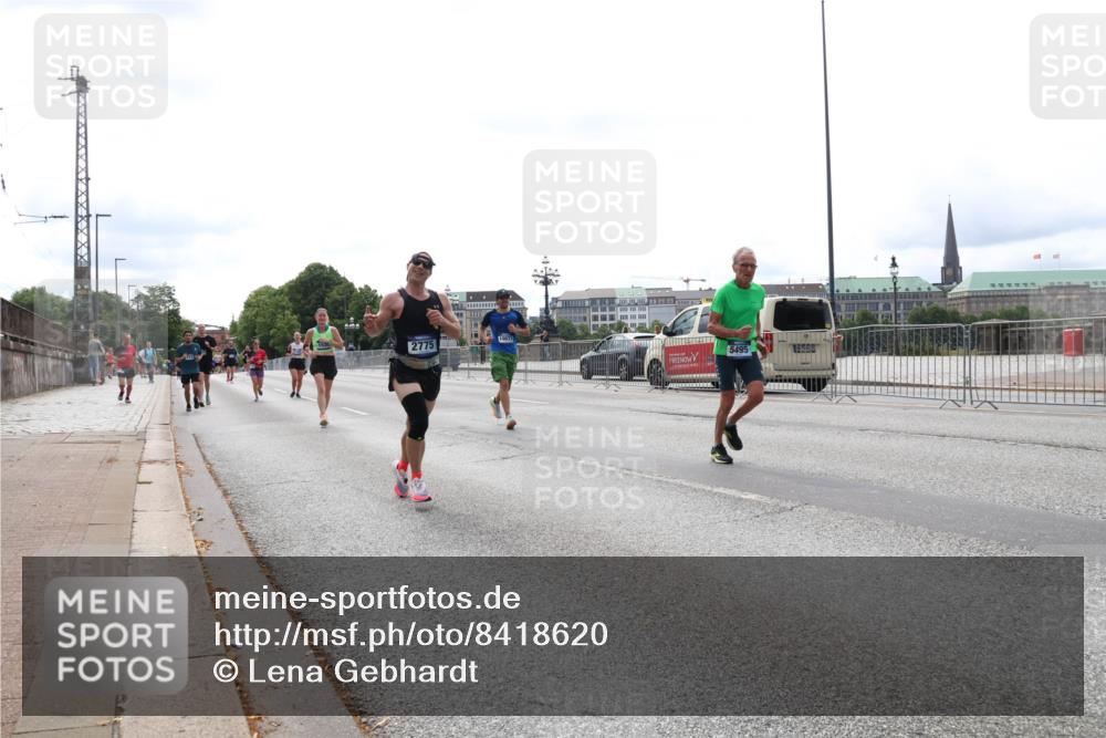 29.06.2025 - hella hamburg halbmarathon Lena Gebhardt http://msf.ph/oto/8418620 29.06.2025 10:27:15 Lombardsbrücke 10077, 2775, 5495, 1530, 1793, 1973, 2045, 2306, 2775, 4358, 4372, 5285, 5494, 5495, 5707, 5825, 6259, 6637, 7069, 7234, 7314, 7944, 8056, 8281, 9349, 10077, 10465, 11110, 11256, 11740, 11766, 12071, 12500, 13462, 14020, 14021, 15108, 15641, 16479, 17049, 17445, 18097, 18766, 18962, 18976, 18978 meine-sportfotos.de