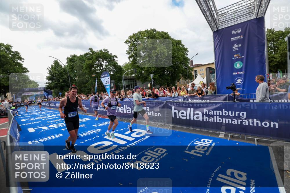 29.06.2025 - hella hamburg halbmarathon Zöllner http://msf.ph/oto/8418623 29.06.2025 10:29:43 Ziel 6781, 7186, 16818, 18422, 18699, 19204 meine-sportfotos.de