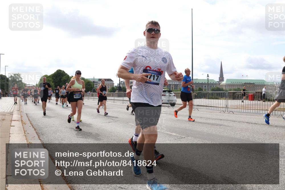 29.06.2025 - hella hamburg halbmarathon Lena Gebhardt http://msf.ph/oto/8418624 29.06.2025 10:18:07 Lombardsbrücke 8248, 12274, 717, 1015, 1159, 1160, 1268, 1274, 1325, 1458, 1554, 1622, 1641, 1749, 1795, 1982, 2087, 2094, 2147, 2335, 2548, 2634, 2931, 3125, 3138, 3292, 3321, 3482, 3977, 4710, 4738, 4804, 5002, 5004, 5290, 5611, 5733, 5909, 6270, 7094, 7258, 7413, 7641, 7649, 7838, 7882, 7883, 8067, 8128, 8144, 8248, 8607, 8799, 9222, 9400, 9539, 9717, 9734, 9798, 9834, 9844, 9964, 10174, 10332, 10509, 10659, 10908, 12498, 13341 meine-sportfotos.de