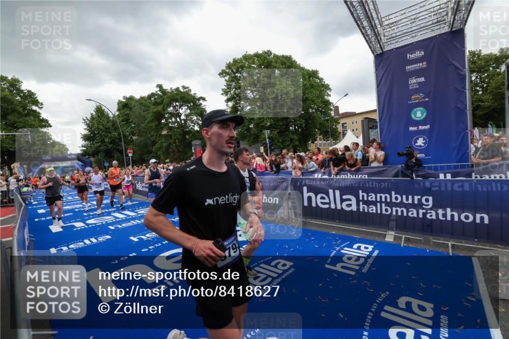 29.06.2025 - hella hamburg halbmarathon Zöllner http://msf.ph/oto/8418627 29.06.2025 10:51:58 Ziel 2818, 2823, 2880, 4033, 4297, 5102, 6390, 7409, 7724, 8856, 9793, 9959, 10057, 13799, 15690, 17815, 17962, 18869, 19137 meine-sportfotos.de