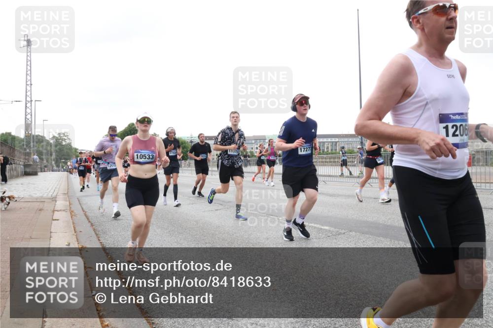 29.06.2025 - hella hamburg halbmarathon Lena Gebhardt http://msf.ph/oto/8418633 29.06.2025 10:52:09 Lombardsbrücke 10533, 1742, 11375, 12510, 17277, 1206, 1418, 1978, 3038, 3240, 3645, 3991, 4087, 4273, 4436, 4598, 4606, 4815, 5062, 5262, 5534, 6386, 6403, 6404, 6406, 6456, 6604, 6671, 6947, 6985, 7682, 7690, 7691, 7735, 7812, 8194, 8196, 8250, 8251, 8621, 9220, 9368, 9460, 9590, 9594, 9673, 9730, 9731, 10296, 10342, 10521, 10533, 10634, 10673, 10693, 10830, 10884, 11084, 11101, 11126, 11127, 11297, 11375, 11736, 11875, 11899, 11974, 12065, 12546, 12558 meine-sportfotos.de