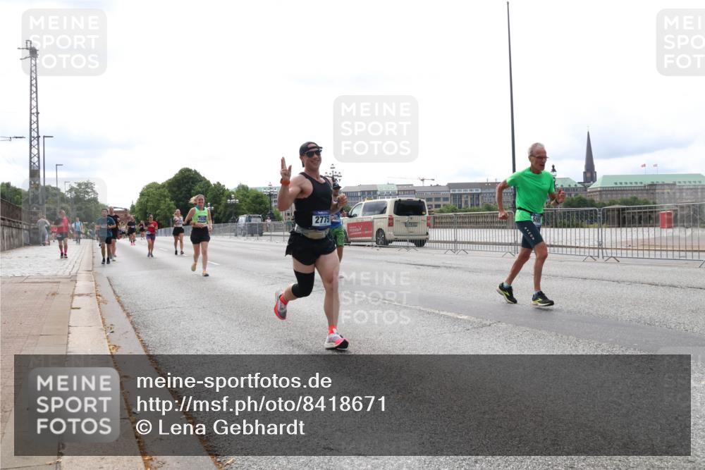 29.06.2025 - hella hamburg halbmarathon Lena Gebhardt http://msf.ph/oto/8418671 29.06.2025 10:27:16 Lombardsbrücke 2775, 1530, 1793, 1973, 2045, 2306, 2775, 4358, 4372, 5285, 5494, 5495, 5707, 5825, 6259, 6637, 7069, 7234, 7314, 7944, 8056, 8281, 9349, 10077, 10158, 10465, 11110, 11256, 11766, 12071, 12500, 13462, 14020, 14021, 15108, 15641, 16479, 17049, 17445, 17791, 18097, 18766, 18962, 18976, 18978 meine-sportfotos.de