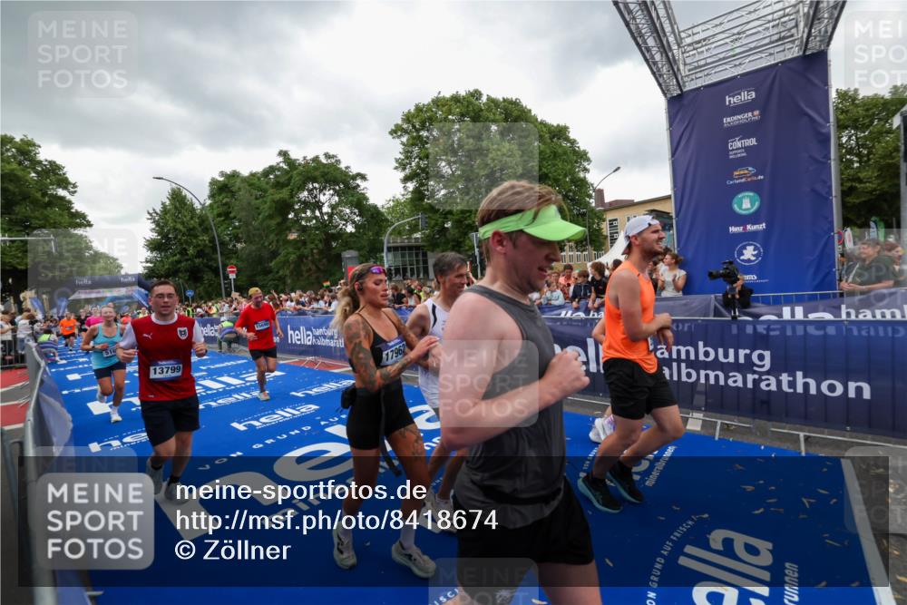29.06.2025 - hella hamburg halbmarathon Zöllner http://msf.ph/oto/8418674 29.06.2025 10:52:00 Ziel 2818, 2823, 2880, 4033, 4297, 5102, 5336, 6390, 7130, 7409, 7724, 8413, 8856, 8977, 10057, 13799, 15356, 15690, 17815, 17962, 17978, 18869 meine-sportfotos.de