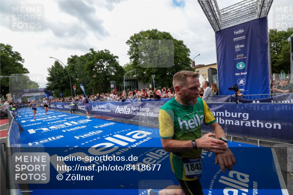 29.06.2025 - hella hamburg halbmarathon Zöllner http://msf.ph/oto/8418677 29.06.2025 10:29:44 Ziel 6781, 7186, 13374, 16818, 18422, 18699, 19204 meine-sportfotos.de