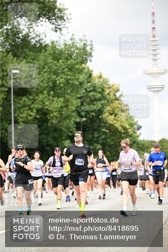 29.06.2025 - hella hamburg halbmarathon Dr. Thomas Lammeyer http://msf.ph/oto/8418695 29.06.2025 10:45:59 Kennedybrücke 1314, 1317, 1536, 2229, 2762, 2763, 2805, 3344, 3532, 3533, 3694, 4774, 5086, 5688, 5928, 6066, 6719, 6793, 6846, 6894, 7821, 8293, 8300, 8301, 8443, 8586, 9009, 9370, 10027, 10483, 11024, 11097, 11166, 11207, 11209, 11255, 11371, 11437, 11438 meine-sportfotos.de