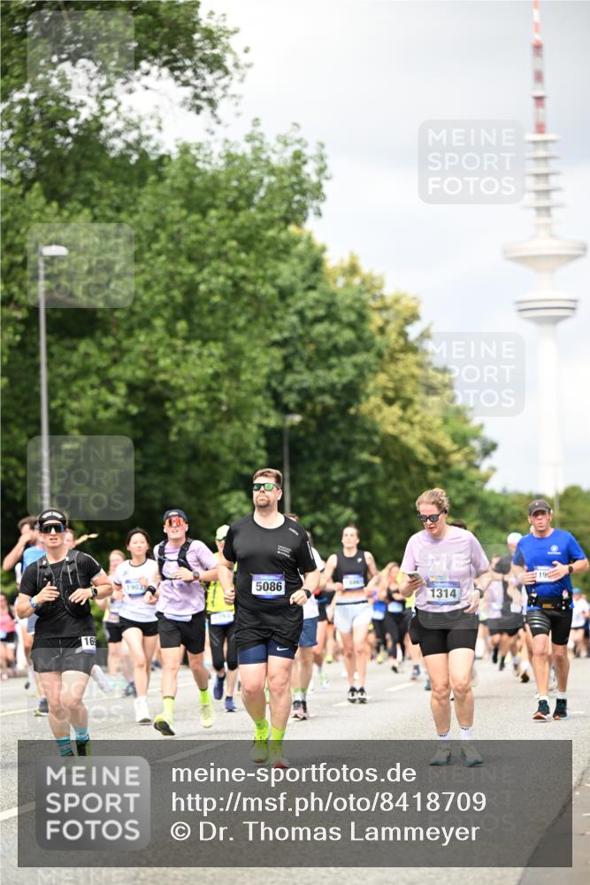 29.06.2025 - hella hamburg halbmarathon Dr. Thomas Lammeyer http://msf.ph/oto/8418709 29.06.2025 10:45:59 Kennedybrücke 1314, 1317, 1536, 2229, 2762, 2763, 2805, 3344, 3532, 3533, 3694, 4774, 5086, 5688, 5928, 6066, 6719, 6793, 6846, 6894, 7821, 8293, 8300, 8301, 8443, 8586, 9009, 9370, 10027, 10483, 11024, 11097, 11166, 11207, 11209, 11255, 11371, 11437, 11438 meine-sportfotos.de