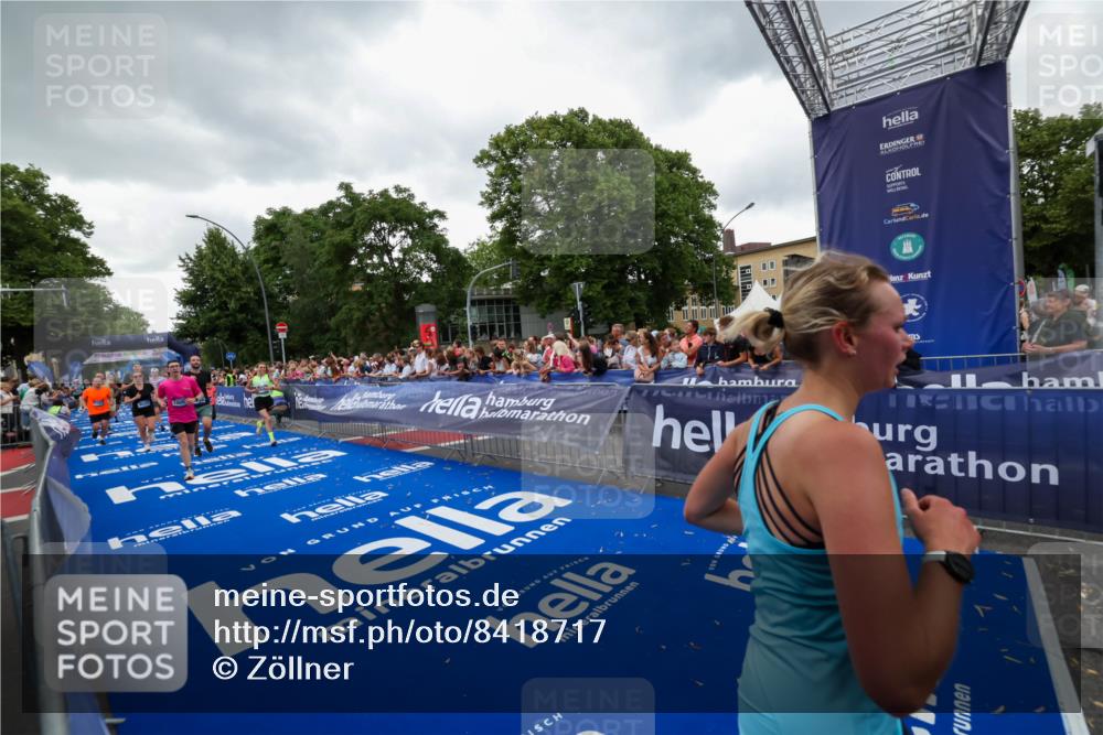 29.06.2025 - hella hamburg halbmarathon Zöllner http://msf.ph/oto/8418717 29.06.2025 10:52:03 Ziel 4033, 5102, 5336, 6390, 7130, 7409, 7724, 8413, 8977, 10057, 15356, 15506, 15690, 16179, 17978, 18869 meine-sportfotos.de
