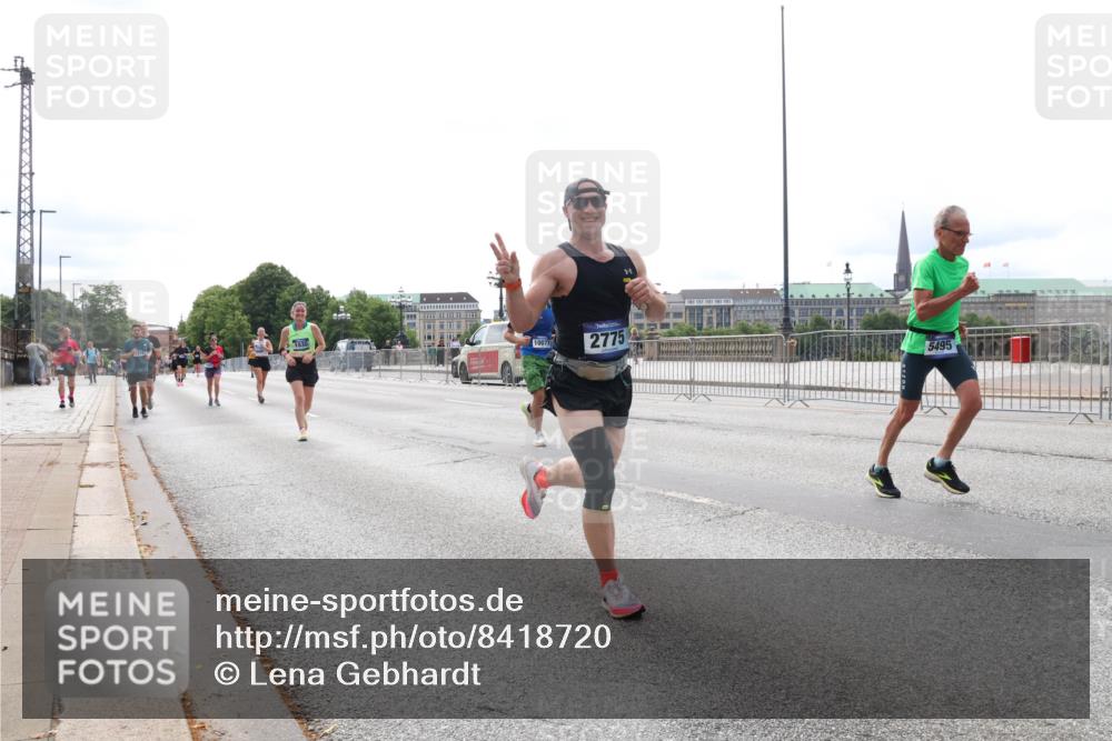29.06.2025 - hella hamburg halbmarathon Lena Gebhardt http://msf.ph/oto/8418720 29.06.2025 10:27:16 Lombardsbrücke 10077, 2775, 5495, 1530, 1793, 1973, 2045, 2306, 2775, 4358, 4372, 5285, 5494, 5495, 5707, 5825, 6259, 6637, 7069, 7234, 7314, 7944, 8056, 8281, 9349, 10077, 10158, 10465, 11110, 11256, 11766, 12071, 12500, 13462, 14020, 14021, 15108, 15641, 16479, 17049, 17445, 17791, 18097, 18766, 18962, 18976, 18978 meine-sportfotos.de