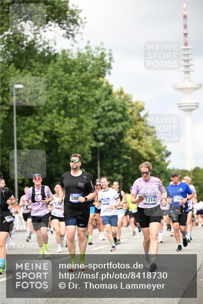 29.06.2025 - hella hamburg halbmarathon Dr. Thomas Lammeyer http://msf.ph/oto/8418730 29.06.2025 10:46:00 Kennedybrücke 1314, 1317, 1536, 2229, 2762, 2763, 2805, 3344, 3532, 3533, 3694, 4774, 5086, 5688, 5928, 6066, 6719, 6793, 6846, 6894, 7821, 8293, 8300, 8301, 8443, 8586, 9009, 9370, 10027, 10483, 11024, 11097, 11166, 11207, 11209, 11255, 11371, 11437, 11438 meine-sportfotos.de