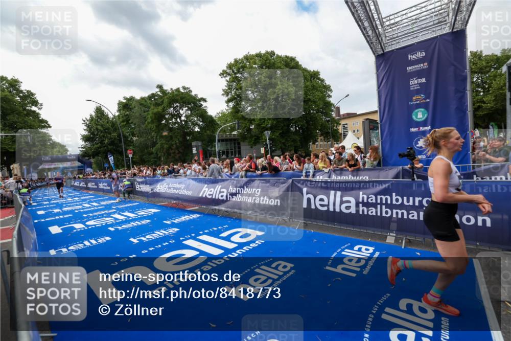 29.06.2025 - hella hamburg halbmarathon Zöllner http://msf.ph/oto/8418773 29.06.2025 10:29:48 Ziel 13374, 16818 meine-sportfotos.de