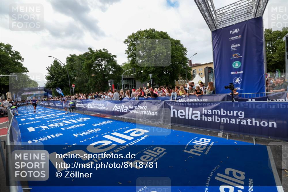 29.06.2025 - hella hamburg halbmarathon Zöllner http://msf.ph/oto/8418781 29.06.2025 10:29:48 Ziel 13374, 16818 meine-sportfotos.de