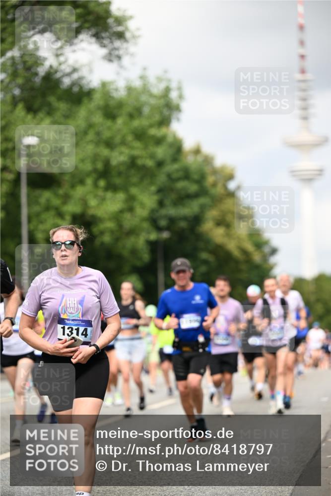 29.06.2025 - hella hamburg halbmarathon Dr. Thomas Lammeyer http://msf.ph/oto/8418797 29.06.2025 10:46:03 Kennedybrücke 1314, 1317, 1536, 2229, 2762, 2763, 3532, 3533, 3694, 4774, 5086, 5688, 5928, 5942, 6066, 6719, 6726, 6793, 6846, 6894, 7821, 8293, 8300, 8301, 8443, 8586, 9009, 9370, 10027, 10483, 11024, 11097, 11207, 11255, 11371, 11437, 11438 meine-sportfotos.de
