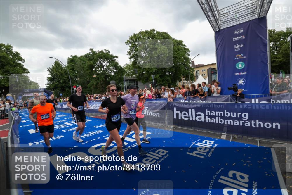 29.06.2025 - hella hamburg halbmarathon Zöllner http://msf.ph/oto/8418799 29.06.2025 10:52:06 Ziel 2595, 4033, 5336, 5378, 6390, 7130, 7409, 7724, 7732, 8413, 8977, 10057, 12580, 15356, 15506, 15829, 16179, 16666, 17978, 18869 meine-sportfotos.de