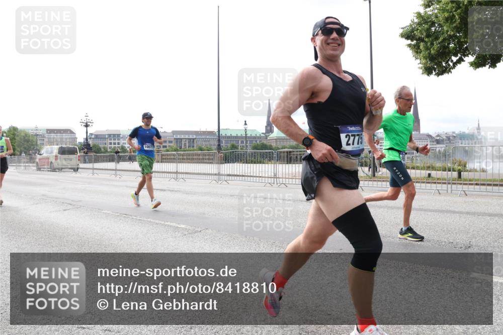 29.06.2025 - hella hamburg halbmarathon Lena Gebhardt http://msf.ph/oto/8418810 29.06.2025 10:27:17 Lombardsbrücke 30, 10077, 2775, 1530, 1793, 1973, 2045, 2306, 2775, 4358, 4372, 5285, 5494, 5495, 5707, 5825, 6259, 6637, 7069, 7234, 7314, 7944, 8056, 8281, 9349, 10077, 10158, 10465, 11110, 11256, 11766, 12500, 13462, 14020, 14021, 15108, 15641, 16479, 17049, 17445, 17791, 18097, 18766, 18962, 18976, 18978 meine-sportfotos.de
