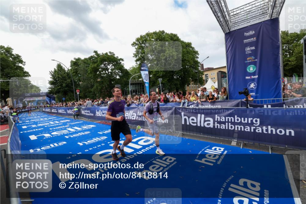 29.06.2025 - hella hamburg halbmarathon Zöllner http://msf.ph/oto/8418814 29.06.2025 10:29:52 Ziel 13374, 19202 meine-sportfotos.de
