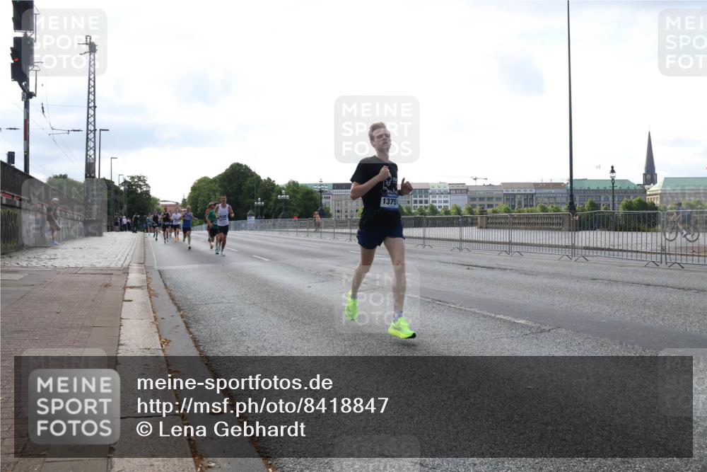 29.06.2025 - hella hamburg halbmarathon Lena Gebhardt http://msf.ph/oto/8418847 29.06.2025 09:41:43 Lombardsbrücke 13751, 1241, 2459, 2892, 4128, 4571, 6559, 7142, 7862, 7963, 9442, 10234, 10780, 11194, 11624, 11965, 12067, 12641, 13440, 13751, 13780, 14019, 14107, 16169, 16361, 16484, 17856, 17886, 18124, 18897 meine-sportfotos.de