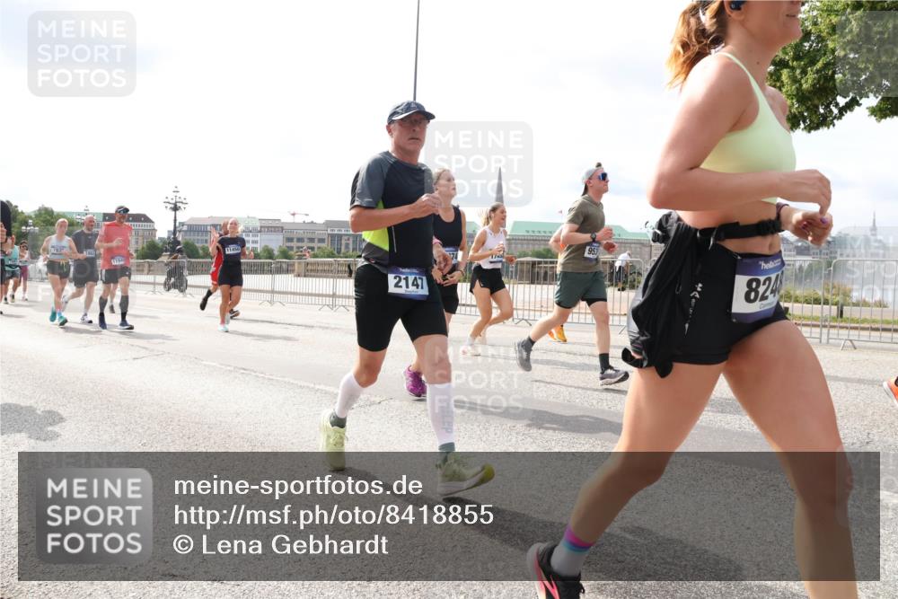 29.06.2025 - hella hamburg halbmarathon Lena Gebhardt http://msf.ph/oto/8418855 29.06.2025 10:18:09 Lombardsbrücke 783, 1982, 11450, 1949, 2147, 953, 824, 1015, 1159, 1160, 1268, 1274, 1325, 1458, 1554, 1622, 1641, 1749, 1982, 2087, 2094, 2147, 2335, 2634, 2931, 3125, 3138, 3292, 3321, 3482, 3977, 4710, 4738, 4804, 5004, 5290, 5611, 5733, 5909, 6270, 7094, 7641, 7649, 7838, 7882, 7883, 8067, 8128, 8144, 8248, 8607, 8799, 9222, 9400, 9539, 9717, 9734, 9798, 9834, 9844, 9964, 10174, 10332, 10509, 10659, 10908, 12498, 13341 meine-sportfotos.de