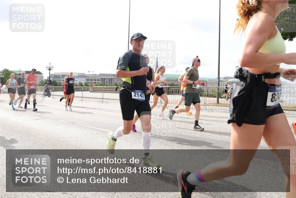 29.06.2025 - hella hamburg halbmarathon Lena Gebhardt http://msf.ph/oto/8418881 29.06.2025 10:18:09 Lombardsbrücke 7838, 1194, 11450, 2147, 1745, 953, 824, 1015, 1159, 1160, 1268, 1274, 1325, 1458, 1554, 1622, 1641, 1749, 1982, 2087, 2094, 2147, 2335, 2634, 2931, 3125, 3138, 3292, 3321, 3482, 3977, 4710, 4738, 4804, 5004, 5290, 5611, 5733, 5909, 6270, 7094, 7641, 7649, 7838, 7882, 7883, 8067, 8128, 8144, 8248, 8607, 8799, 9222, 9400, 9539, 9717, 9734, 9798, 9834, 9844, 9964, 10174, 10332, 10509, 10659, 10908, 12498, 13341 meine-sportfotos.de