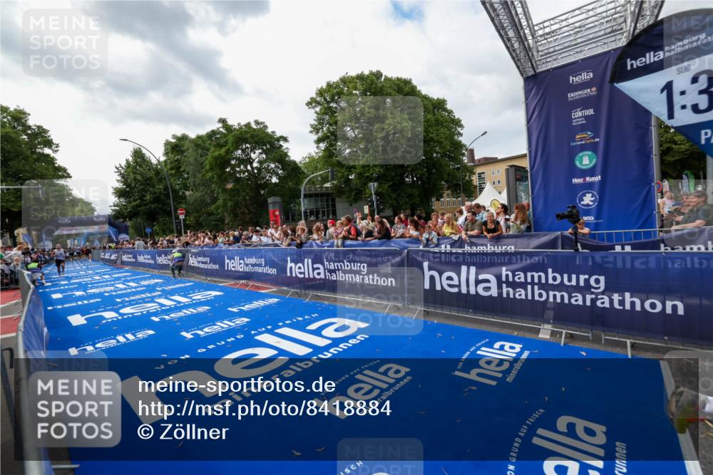 29.06.2025 - hella hamburg halbmarathon Zöllner http://msf.ph/oto/8418884 29.06.2025 10:29:59 Ziel 5308, 15672, 19202 meine-sportfotos.de