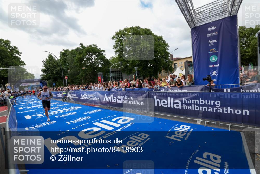 29.06.2025 - hella hamburg halbmarathon Zöllner http://msf.ph/oto/8418903 29.06.2025 10:30:03 Ziel 2689, 3189, 5308, 8190, 9634, 10270, 15672, 17768 meine-sportfotos.de
